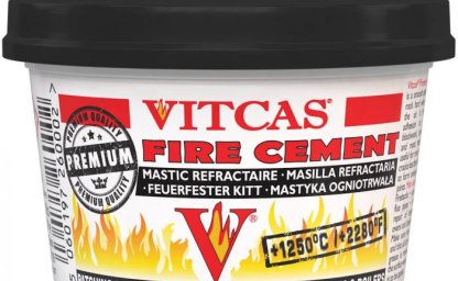 Le mastic réfractaire est indispensable pour réparer les cuisinières, les chaudières ou les cheminées.